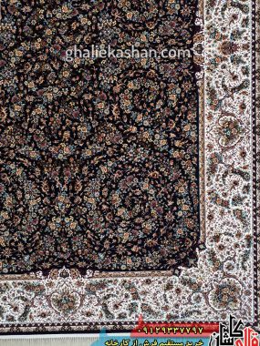 حاشیه فرش 1200 شانه طرح گل فرنگ زمینه سرمه ای محتشم کاشان