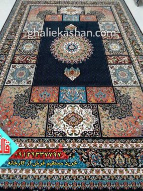 فرش 700 شانه طرح کتیبه زمینه سرمه ای تاپ کاشان 2