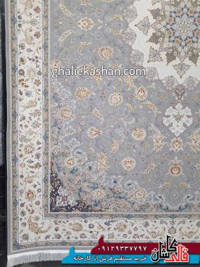 حاشیه فرش 1500 شانه طرح گل گشت زمینه سیلور محتشم کاشان - گل برجسته