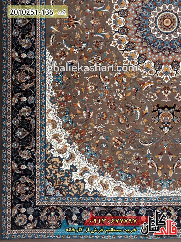 فرش 700 شانه طرح اصفهان زمینه گردویی کاشان 3