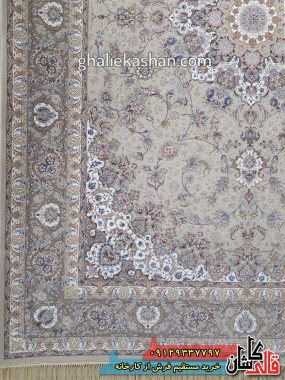 حاشیه فرش 1200 شانه طرح شبنم زمینه دلفینی محتشم کاشان گل برجسته