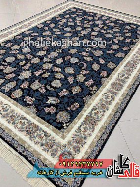 فرش 1000 شانه طرح افشان گلسرخ زمینه سرمه ای کاشان گل برجسته