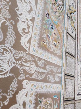 فرش 1200 شانه طرح آذین زمینه نسکافه ای کاشان گل برجسته 1