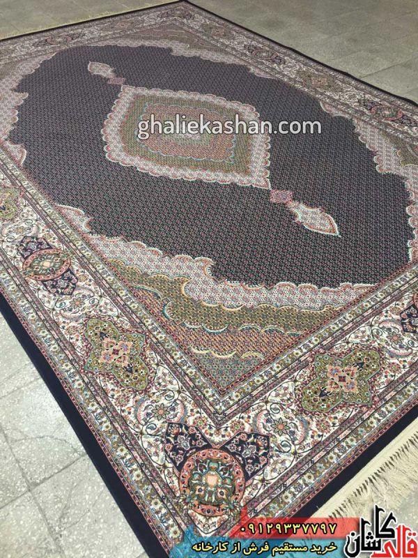 فرش 1200 شانه طرح ریزماهی زمینه سرمه ای کاشان