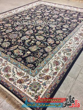 فرش 1200 شانه طرح گل افشان زمینه سرمه ای کاشان