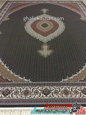 فرش 700 شانه طرح ریزماهی زمینه سرمه ای کاشان 2