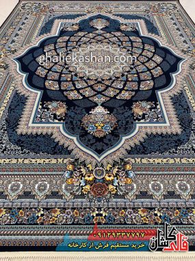فرش 700 شانه طرح لوکس زمینه سرمه ای کاشان 2