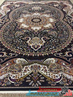 فرش 700 شانه طرح چیچک زمینه سرمه ای کاشان 2