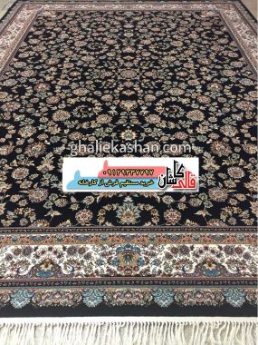 فرش 700 شانه طرح گل افشان زمینه سرمه ای عقیق کاشان 2