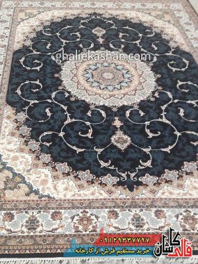 فرش 700 شانه طرح شاه نشین زمینه سرمه ای کاشان 1