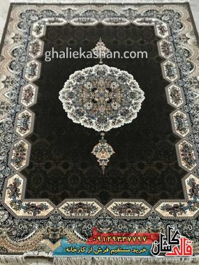 فرش 700 شانه طرح هالیدی زمینه گردویی کاشان 1