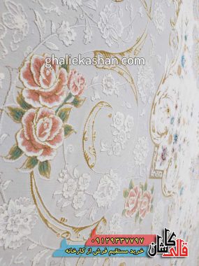 فرش 1200 شانه طرح ناوک زمینه نقره ای کاشان گل برجسته 1
