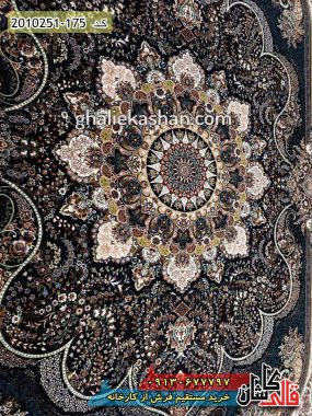فرش کاشان قالی کاشان خرید فرش 700 شانه طرح نسترن زمینه سرمه ای کاشان 3