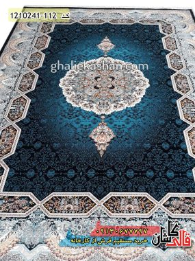 فرش کاشان فالی کاشان خرید فرش طرح 700 شانه طرح هالیدی زمینه سرمه ای کاشان