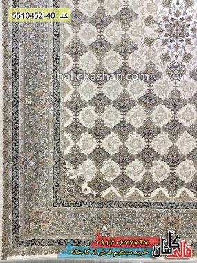 فرش کاشان - خرید فرش 1500 شانه طرح اصیل کلاسیک زمینه دودی گل برجسته قالی کاشان