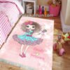فرش کودک صورتی رنگ 700 شانه طرح دختر شیرین قالی کاشان - فرش کودک دخترانه کارخانه فرش کاشان