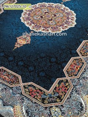 فرش 700 شانه طرح هالیدی زمینه سرمه ای کاشان