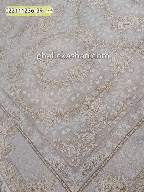 فرش 1200 شانه طرح سوگل زمینه نقره ای کاشان - گل برجسته
