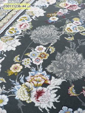 فرش 1200 شانه طرح هستی زمینه دودی کاشان - گل برجسته