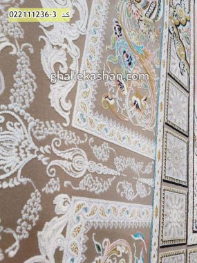 فرش 1200 شانه طرح آذین زمینه نسکافه ای کاشان - گل برجسته