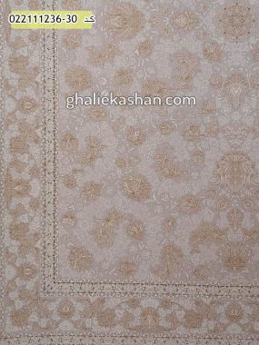 فرش 1200 شانه طرح دلکش زمینه نقره ای کاشان - گل برجسته