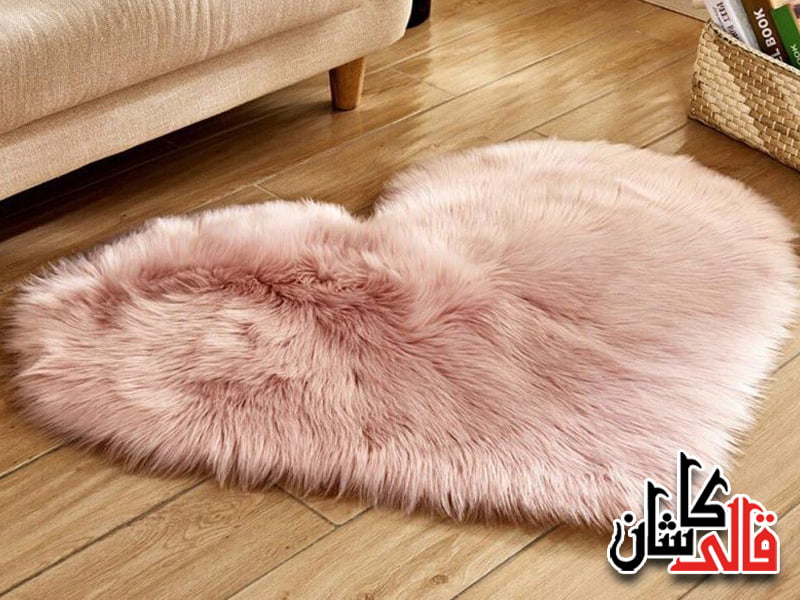 فرش شگی با پرزهای بلند در یک اتاق مدرن؛ بررسی معایب فرش شگی شامل سختی تمیزکاری و دوام کمتر آن - خرید از قالیکا