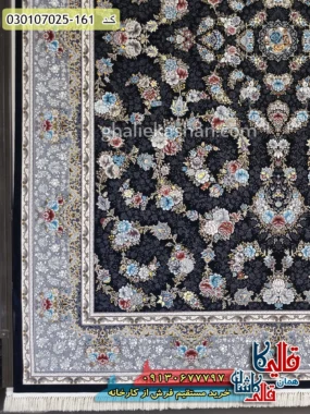 فرش 700 شانه طرح افشان گل آرا زمینه سرمه ای کاشان حاشیه