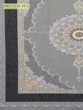 فرش 1000 شانه طرح ترنج دار کد 1435 زمینه سیلور ذغالی کاشان - گل برجسته
