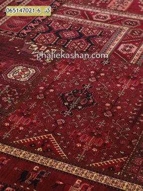 قیمت خرید فرش قالی کاشان فروش فرش ماشینی 700 شانه گبه بلوچ طرح چهل تکه زمینه قرمز ( روناسی ) کاشان نزدیک