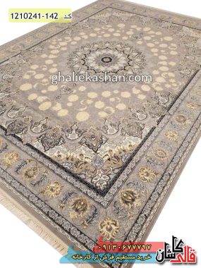 فرش طلاکوب طرح 700 شانه طرح آسنا رنگ فیلی نقره ای کاشان