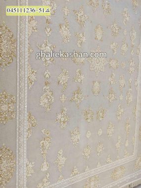 قیمت خرید فرش قالی کاشان فروش فرش ماشینی طلاکوب 1200 شانه طرح افشان روناس زمینه نقره ای کاشان – گل برجسته حاشیه