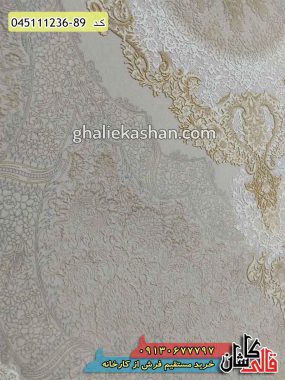 خرید فرش قالی کاشان فروش فرش ماشینی فرش طلاکوب 1200 شانه طرح کتایون زمینه نقره‌ای کاشان گل برجسته نزدیک