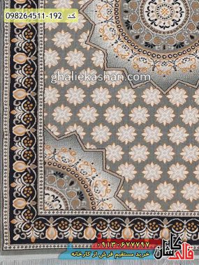 خرید فرش قالی کاشان فروش فرش ماشینی مدرن و فانتزی طرح تهمورث زمینه طوسی کاشان گل برجسته حاشیه
