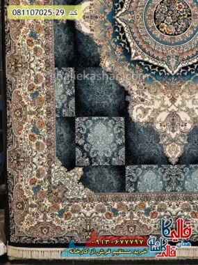 فرش 700 شانه طرح نیلوفر زمینه سرمه ای کاشان حاشیه
