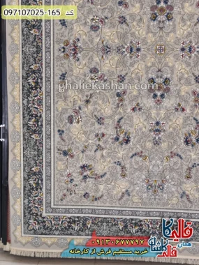 فرش 700 شانه طرح افشان نگارین زمینه طوسی نقره ای کاشان حاشیه