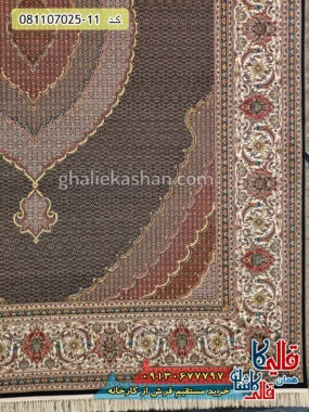 فرش 700 شانه طرح ریز ماهی زمینه سرمه ای کاشان حاشیه