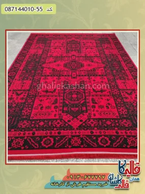 فرش ارزان طرح 700 شانه بلوچ خشتی طرح سپنتا رنگ لاکی کاشان زمینه