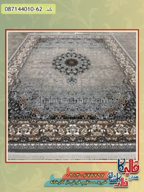 فرش ارزان طلاکوب طرح 700 شانه طرح شاهان رنگ فیلی کاشان زمینه