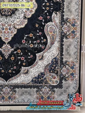 فرش 700 شانه طرح سوگند زمینه سرمه ای کاشان حاشیه