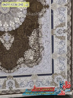 فرش طلاکوب 1200 شانه طرح جزیره زمینه قهوه ای شکلاتی گل برجسته کاشان حاشیه