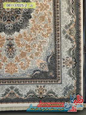 فرش 700 شانه طرح ارمغان رنگ سفید کرم کاشان حاشیه