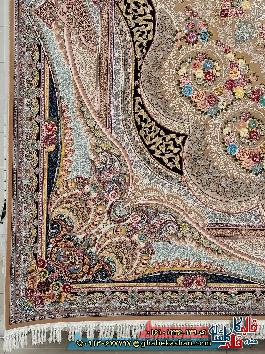 فرش 1200 شانه طرح شاهچراغ رنگ بژ کاشان حاشیه