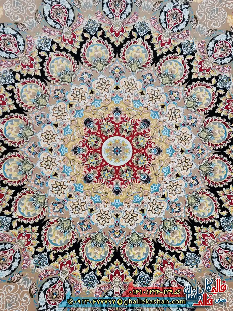 فرش 1200 شانه طرح شاهچراغ رنگ بژ کاشان زمینه