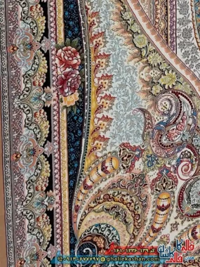 فرش 1200 شانه طرح شاهچراغ رنگ بژ کاشان نزدیک