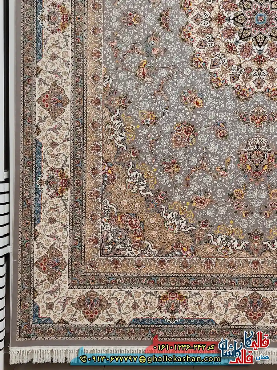 فرش 1200 شانه طرح هما رنگ طوسی نقره ای کاشان حاشیه