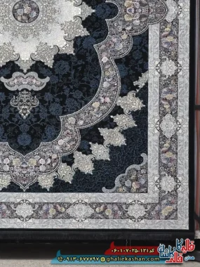 فرش 700 شانه طرح آروانا رنگ سرمه ای کاشان حاشیه
