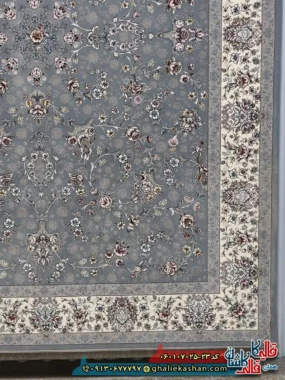 فرش 700 شانه طرح افشان آیناز رنگ طوسی نقره ای کاشان حاشیه