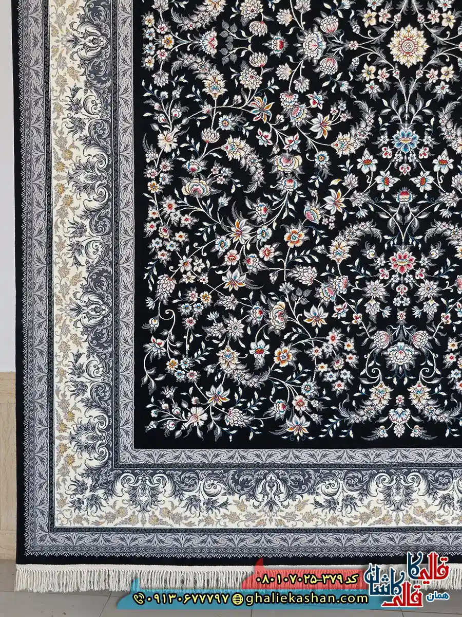 فرش ‌700 ‌شانه ‌طرح ‌افشان ‌اوستا ‌رنگ ‌سرمه ‌ای ‌کاشان ‌حاشیه