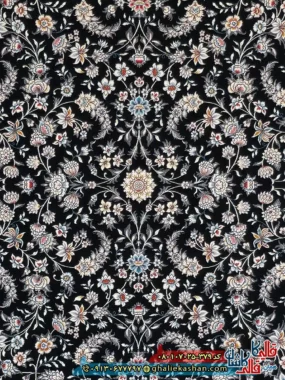 فرش ‌700 ‌شانه ‌طرح ‌افشان ‌اوستا ‌رنگ ‌سرمه ‌ای ‌کاشان ‌زمینه