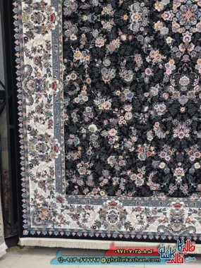 فرش 700 شانه طرح افشان سارینا رنگ سرمه ای کاشان حاشیه